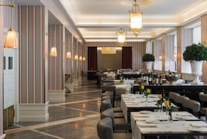Petit déjeuner, déjeuner et dßner servis sur place