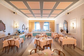 Petit déjeuner buffet compris tous les jours