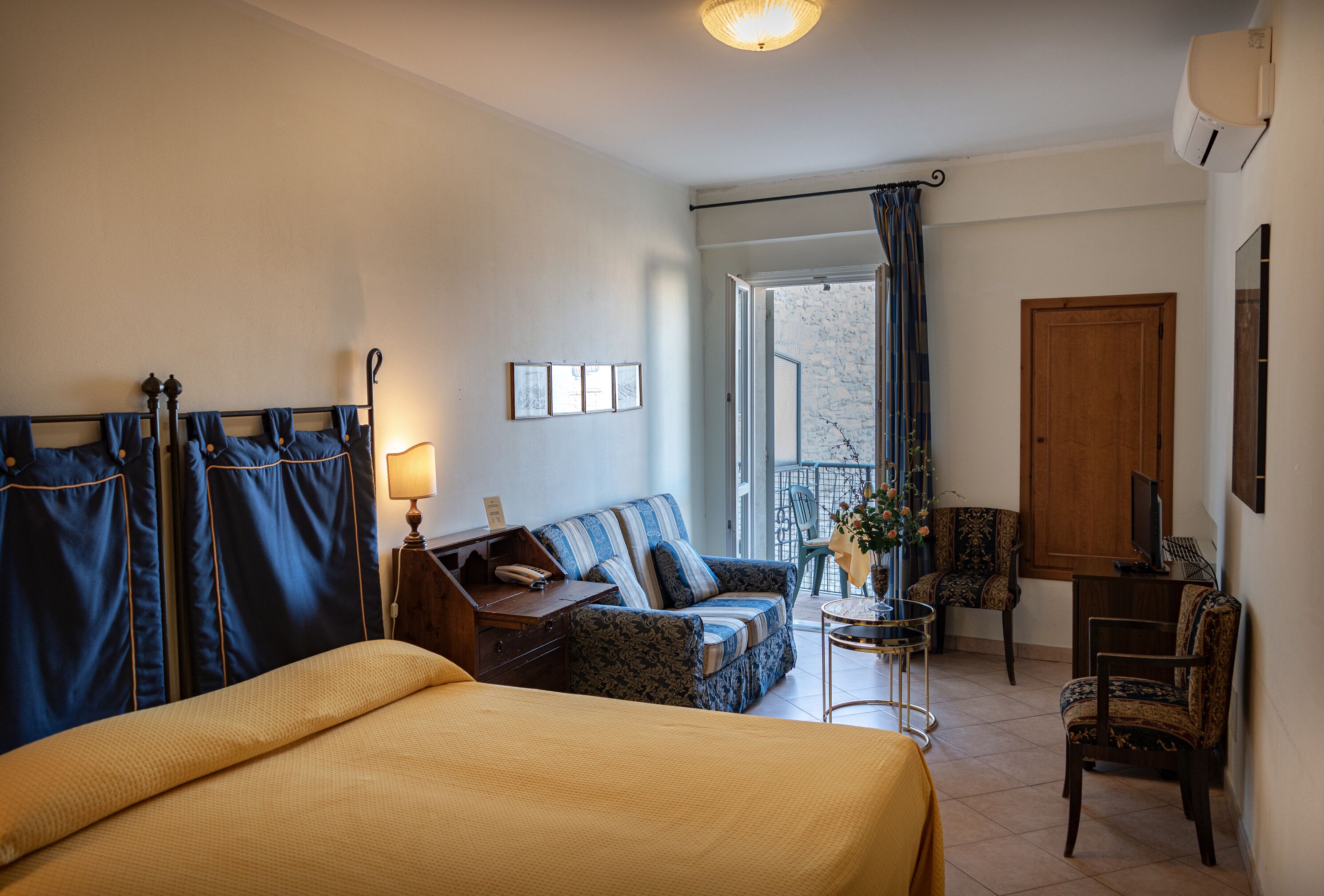 double room | 1 bedroom, desk, free wifi, bed sheets