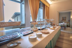 Desayuno buffet incluido todos los días 