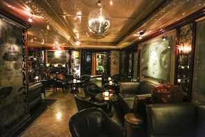 2 bars/lounges, piano bar