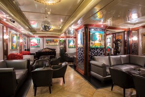 2 bars/lounges, piano bar