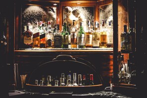 2 bars/lounges, piano bar