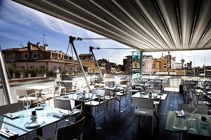 3 restaurantes; se sirve almuerzo y cena