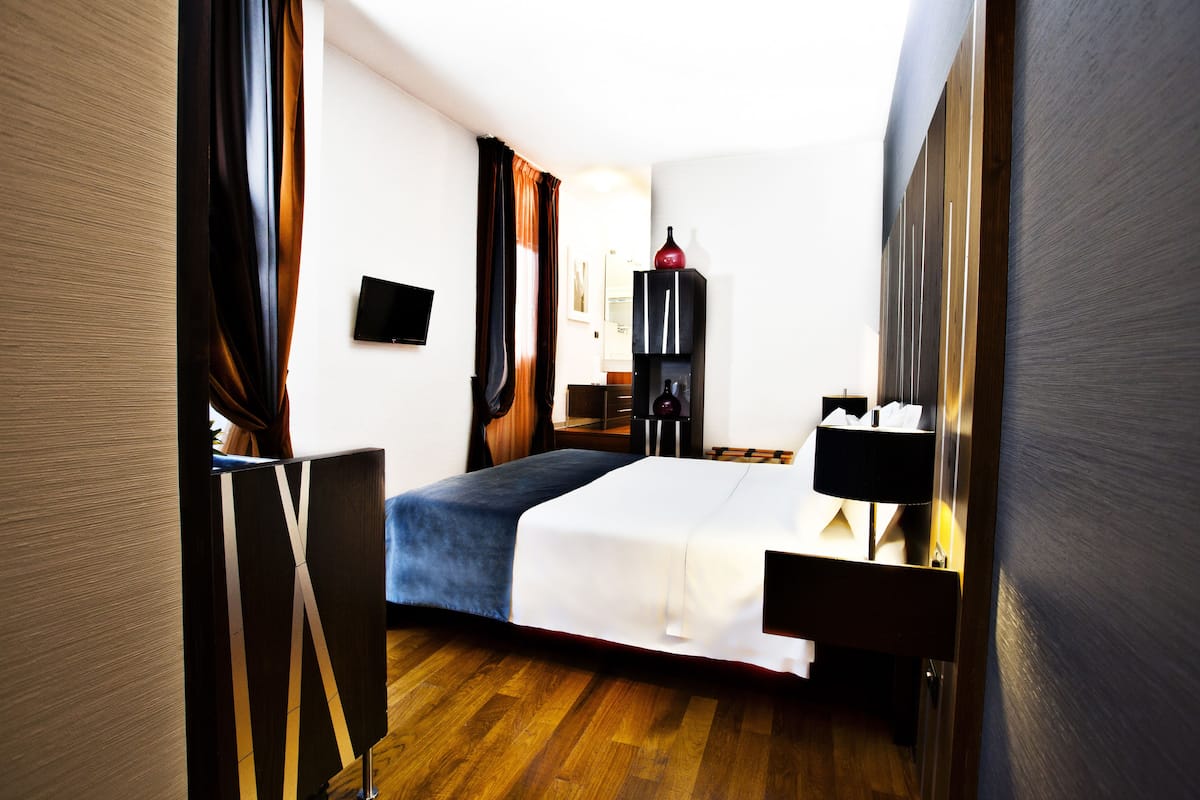 Superior Triple Room | 1 bedroom, premium bedding, down comforters, minibar