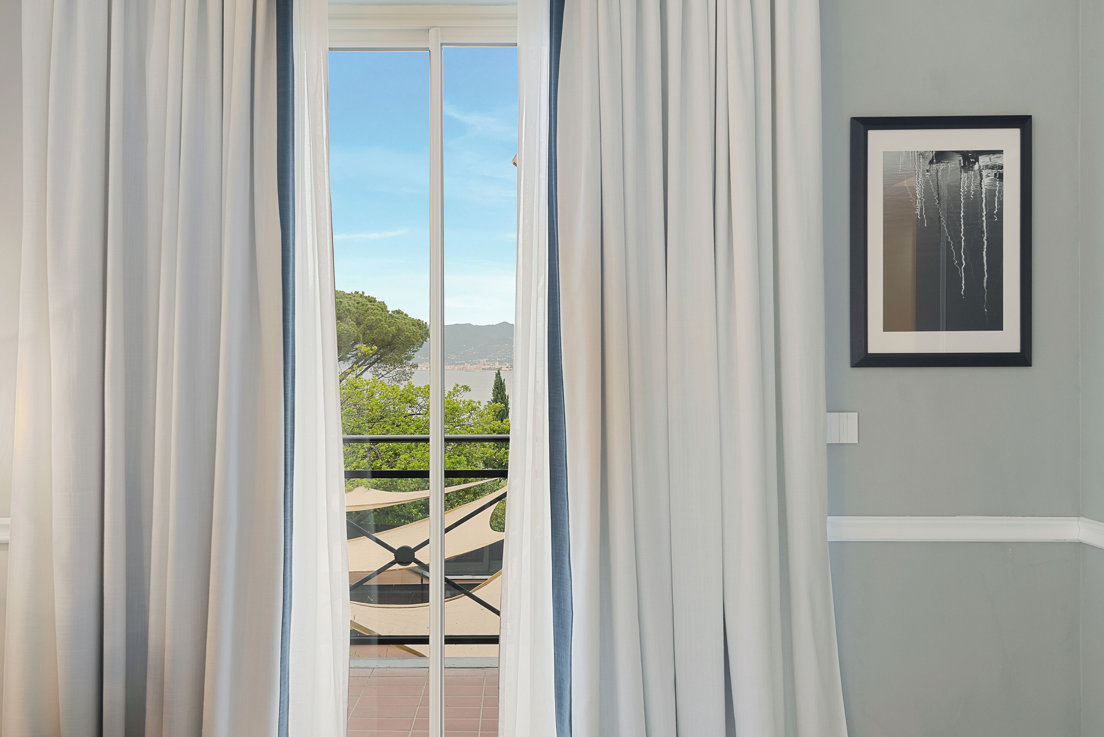 suite deluxe, patio privato (portofino) | 1 bedroom, down duvets, minibar, in-room safe