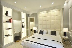 Habitación Deluxe | Edredón, minibar, caja de seguridad en la habitación y wifi gratis