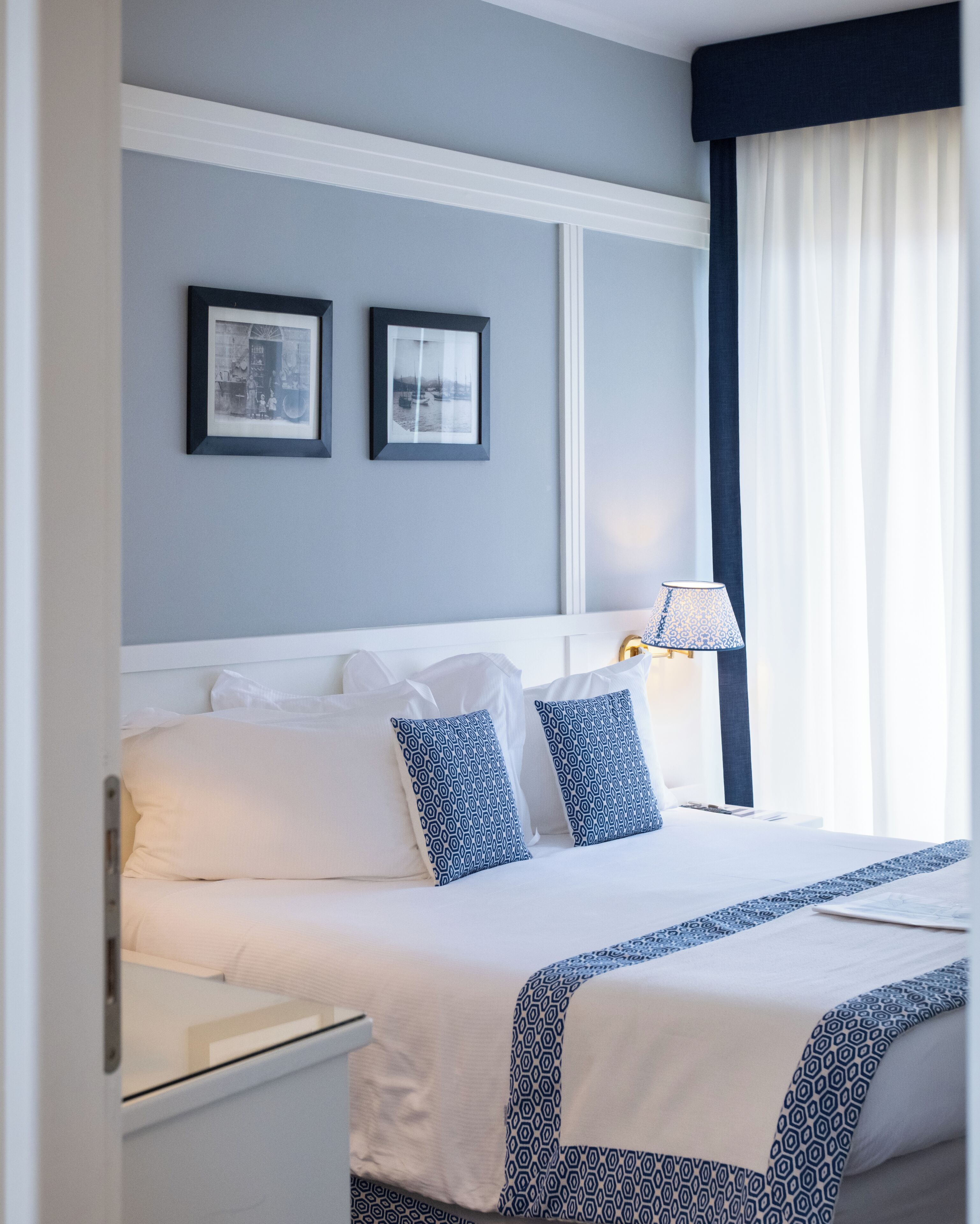 Chambre Standard double, terrasse, vue sur la ville | Couette en duvet, minibar, coffre-fort, accès au Wi-Fi (inclus)