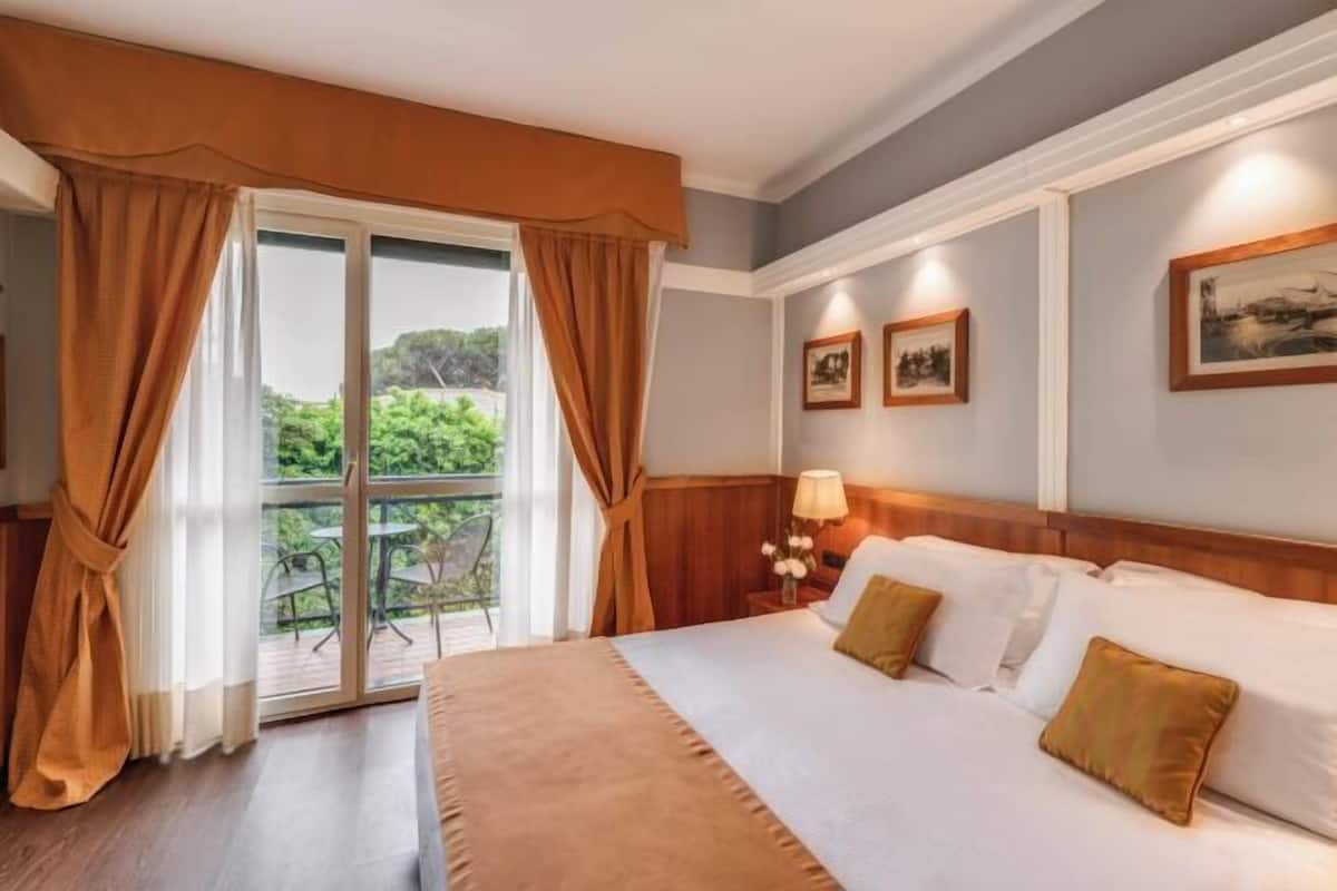 1 habitación, edredón, minibar y caja de seguridad en la habitación