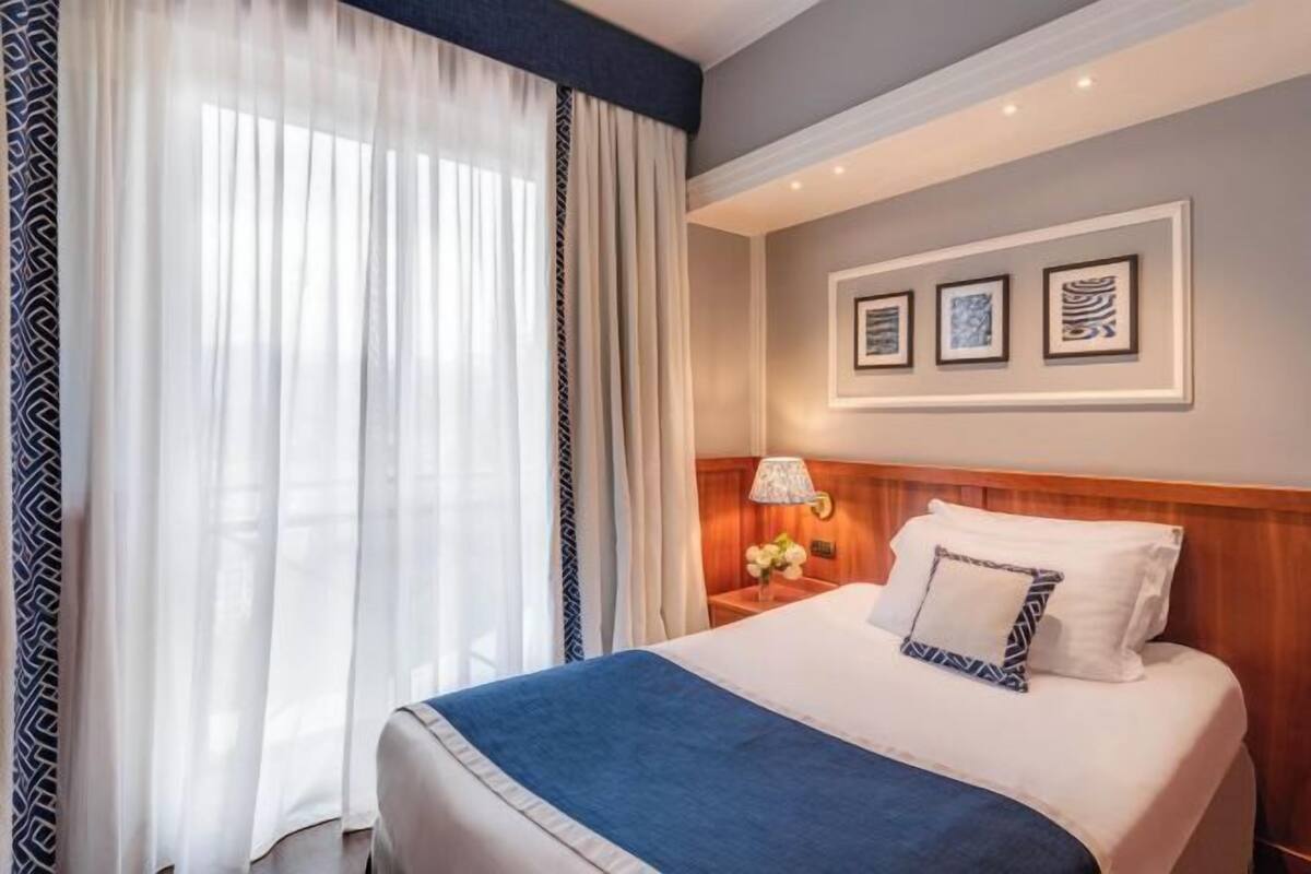 Down comforters, minibar, in-room safe, WiFi (free)