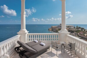 Premium bedding, minibar, in-room safe, desk - The Westin Dragonara Resort, Malta (St. Julian's)