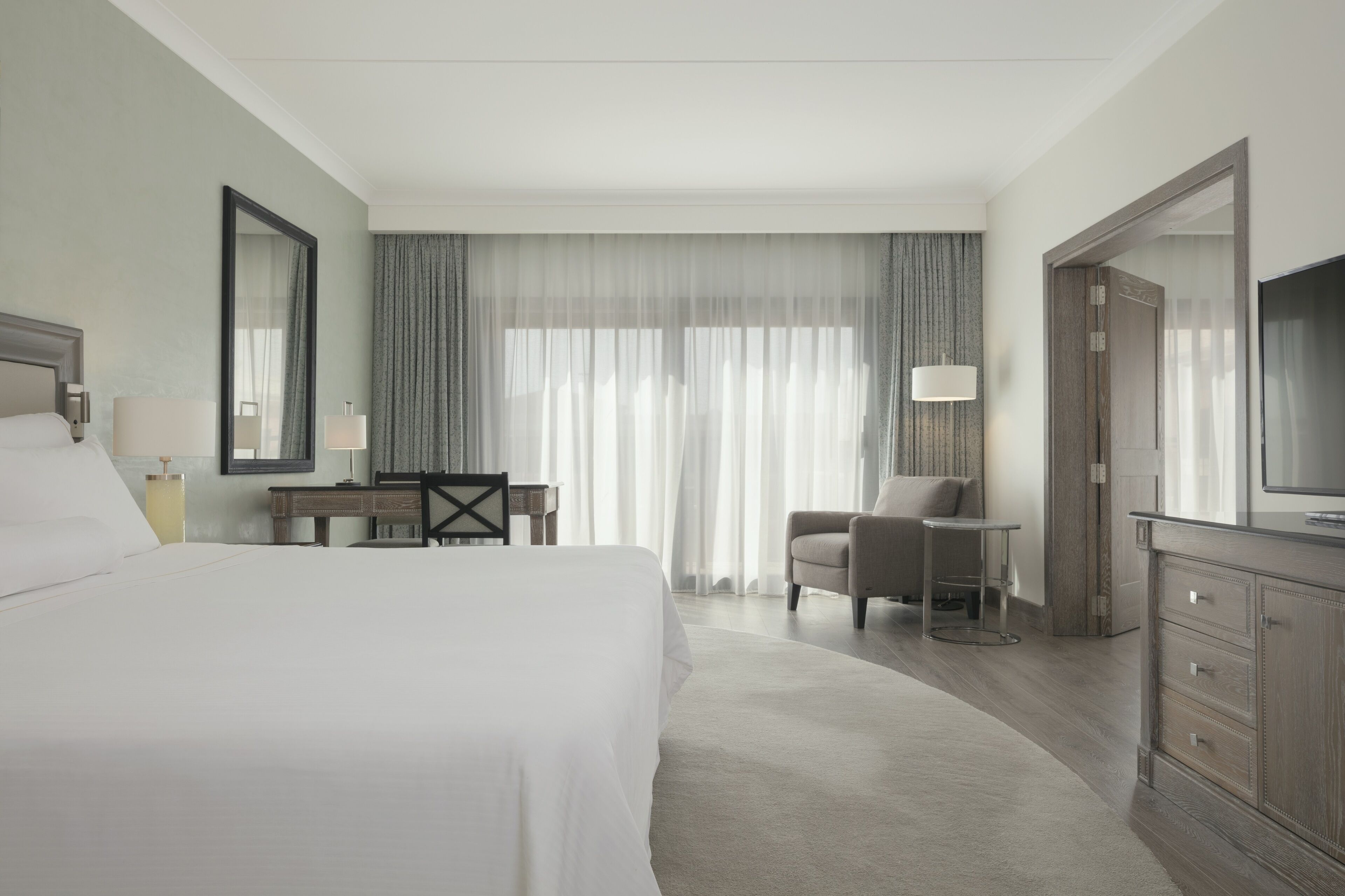 Ropa de cama de alta calidad y minibar 