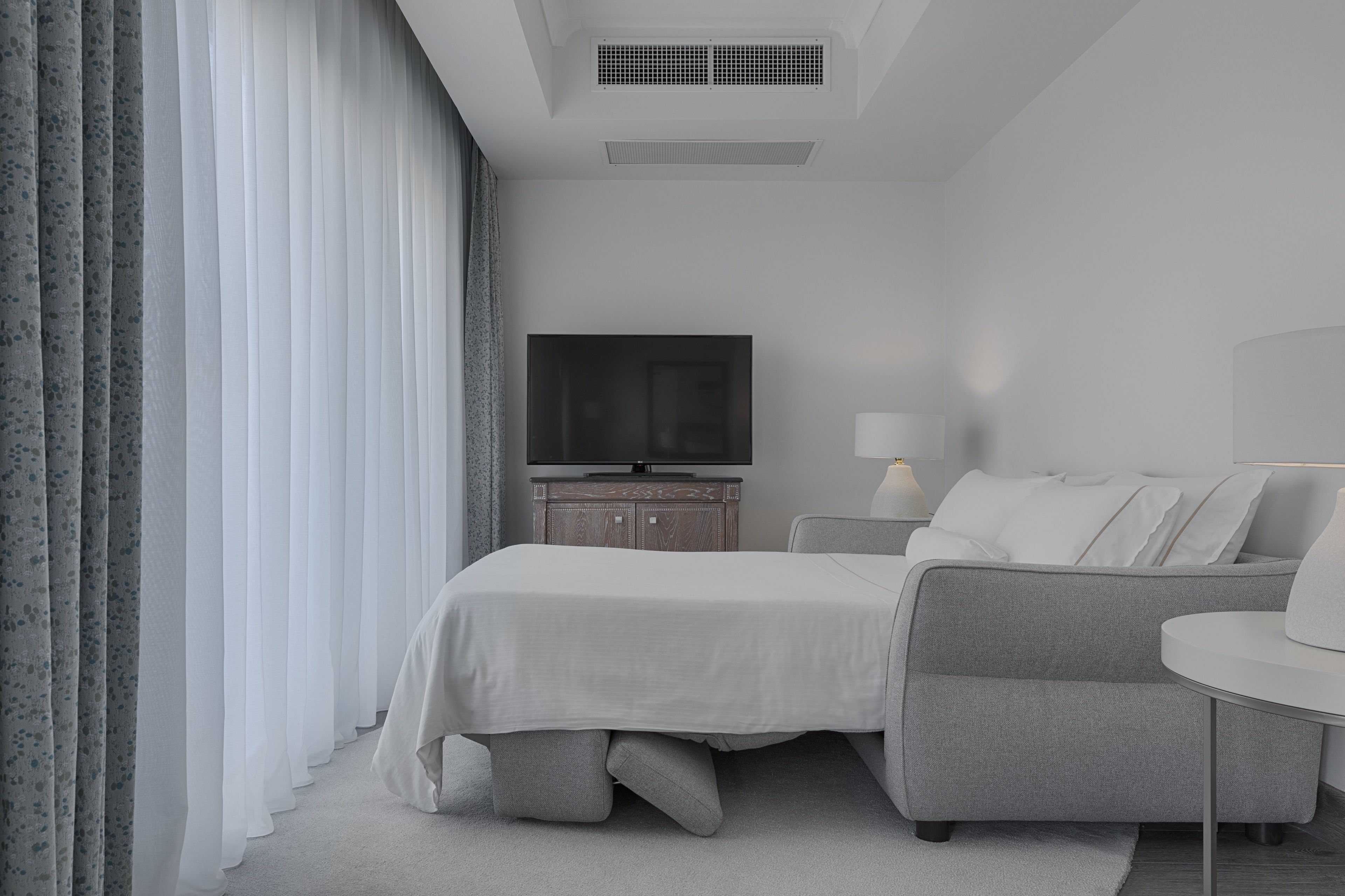 Ropa de cama de alta calidad y minibar 