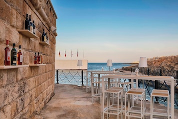 2 bars/lounges, lobby lounge, tapas bar