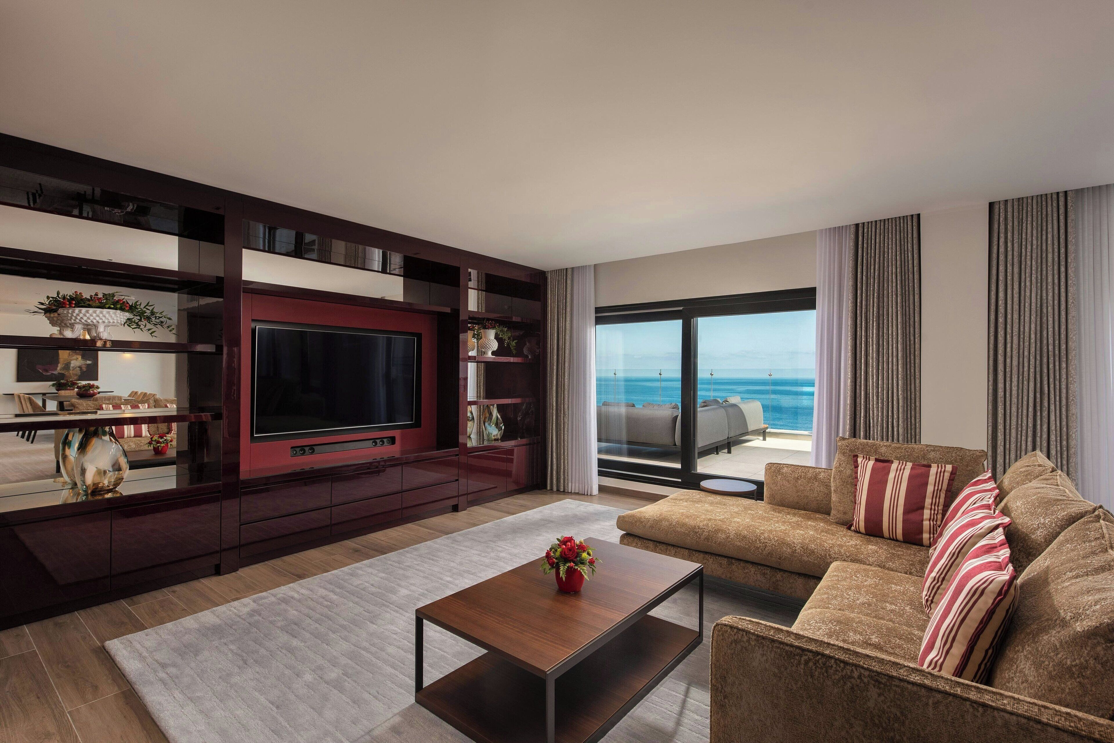 suite, 3 bedrooms, non smoking, sea view (executive level) | lounge | 2 bars/lounges, lobby lounge, tapas bar