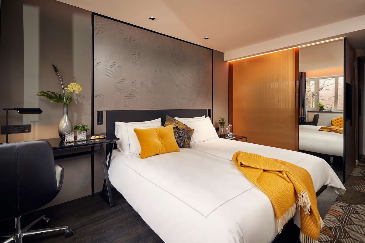 In-room safe, desk, soundproofing, iron/ironing board