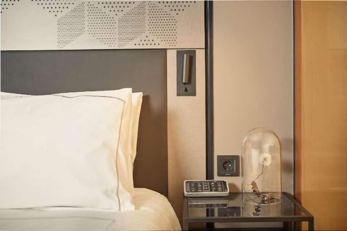 In-room safe, desk, soundproofing, iron/ironing board