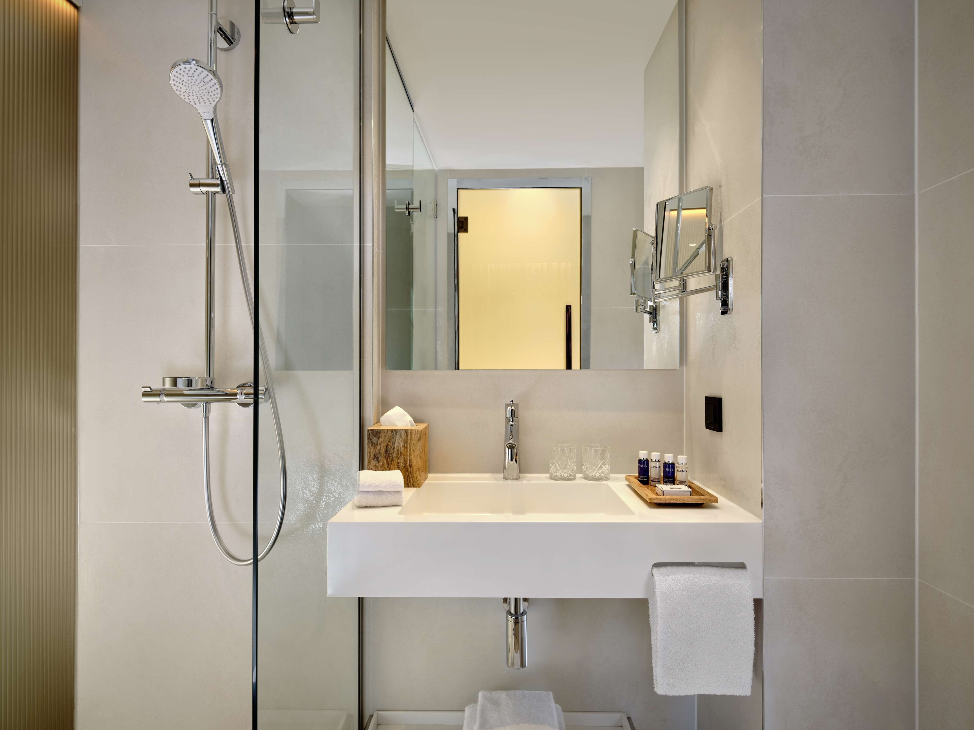 room, 1 double bed (1 double) | in-room safe, desk, soundproofing, iron/ironing board