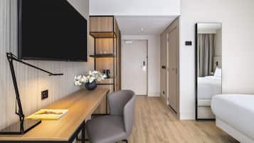 Minibar, coffres-forts dans les chambres, bureau, rideaux occultants