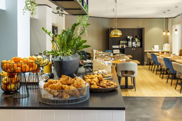 Daily buffet breakfast for a fee - NH Amsterdam Leidseplein (Amsterdam)