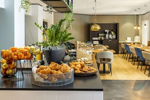 Café da manhã com buffet todos os dias mediante uma taxa