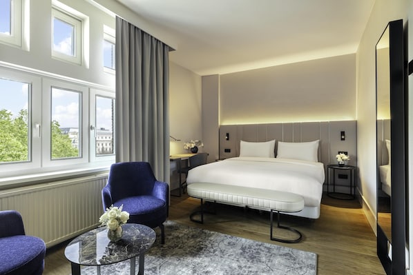 Minibar, in-room safe, desk, blackout drapes - NH Amsterdam Leidseplein (Amsterdam)