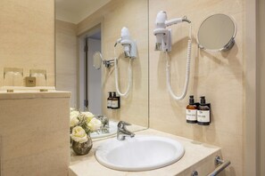 Eco-friendly toiletries, hair dryer, towels - NH Amsterdam Leidseplein (Amsterdam)