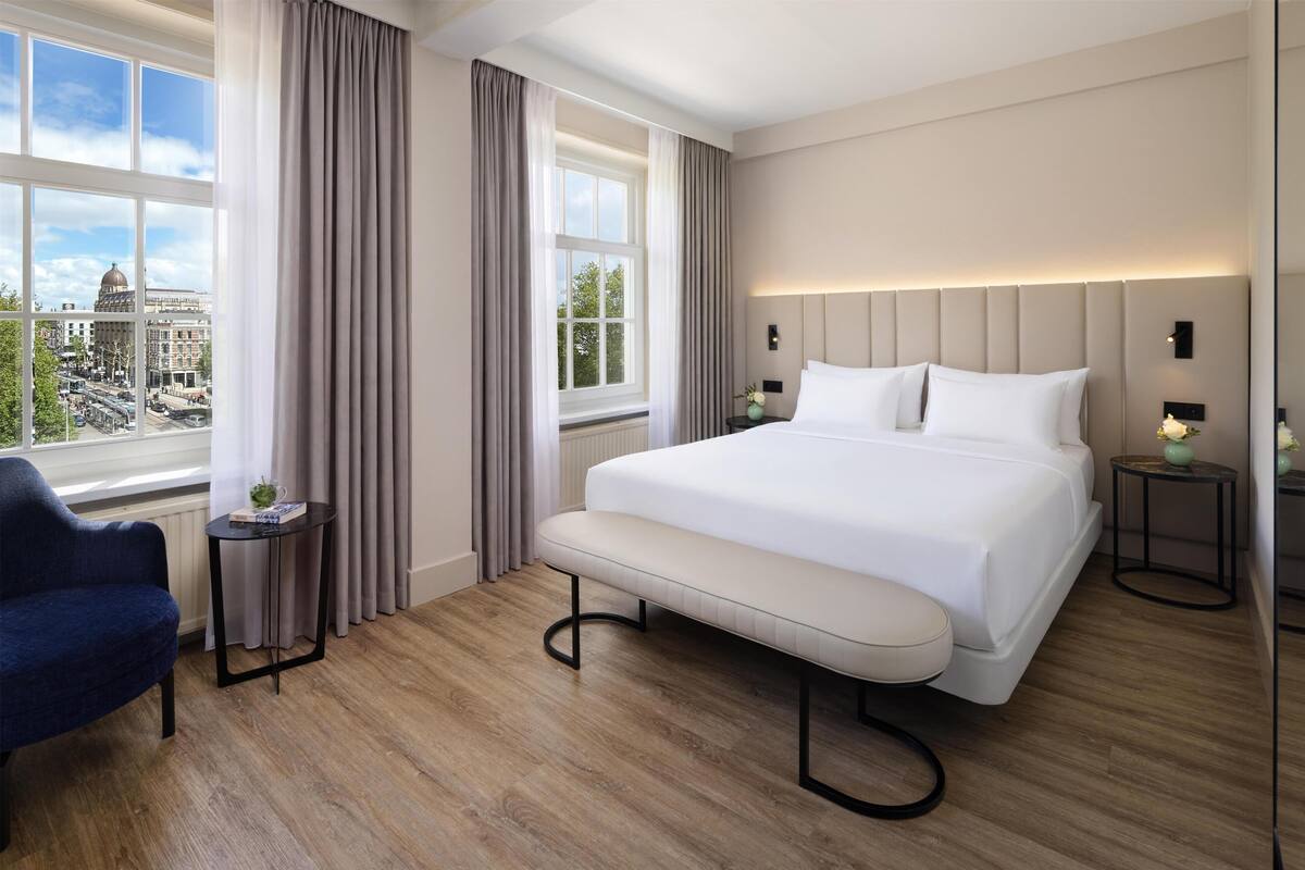 Standard Room, City View | Minibar, in-room safe, desk, blackout drapes