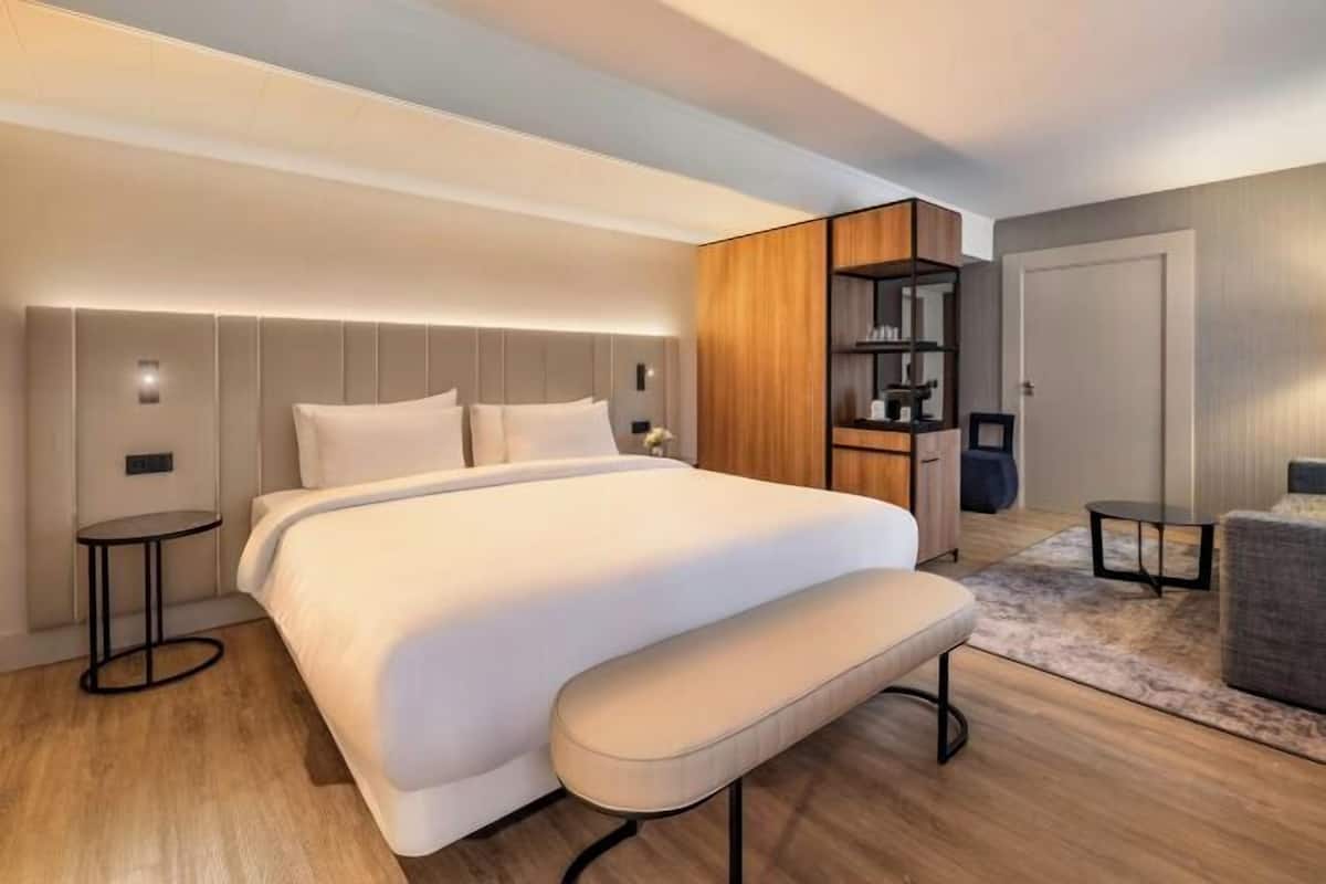 Minibar, in-room safe, desk, blackout curtains