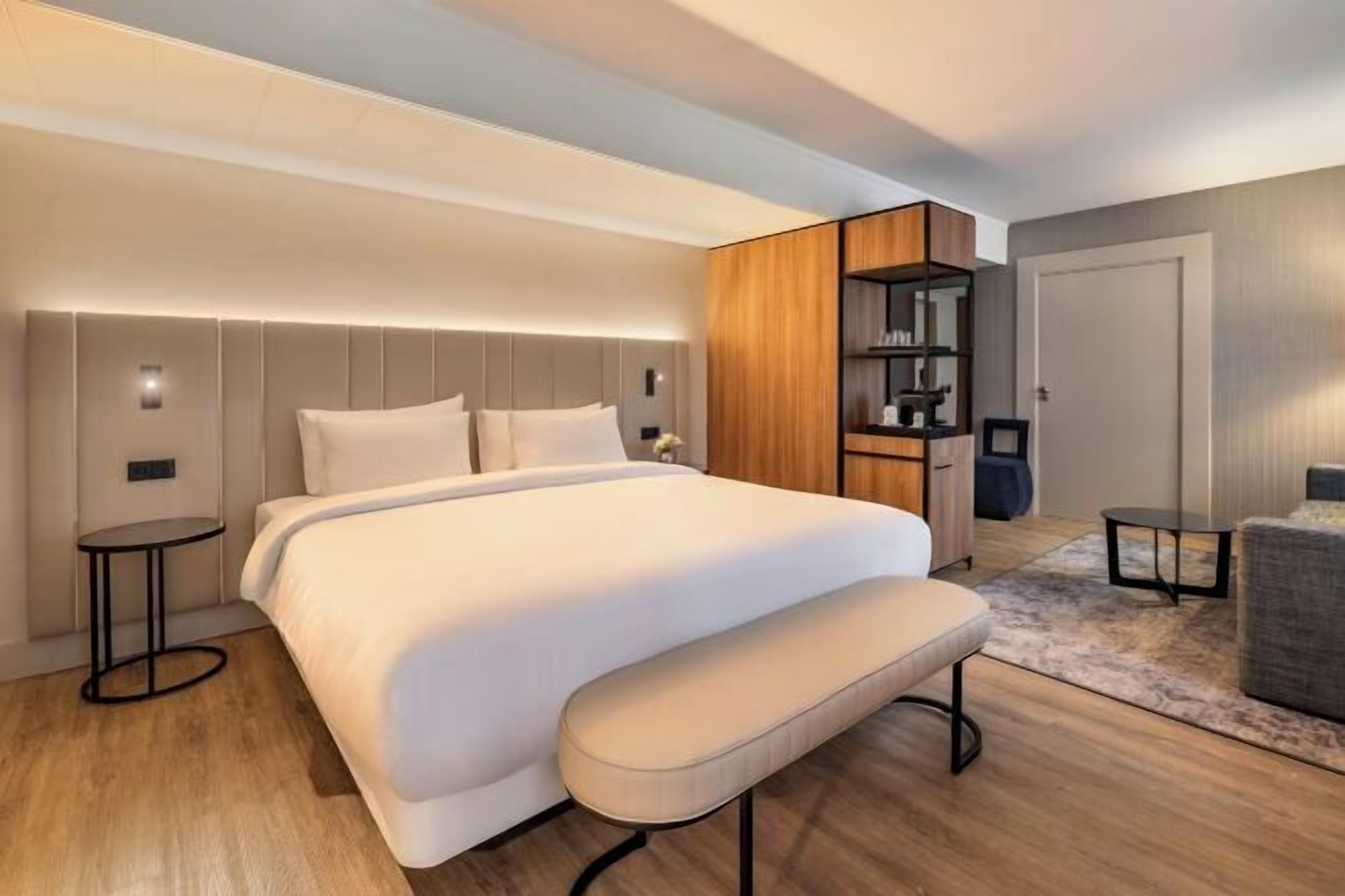 Minibar, in-room safe, desk, blackout curtains