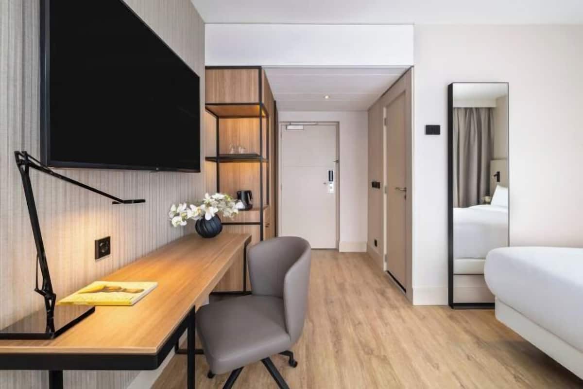 Minibar, in-room safe, desk, blackout curtains