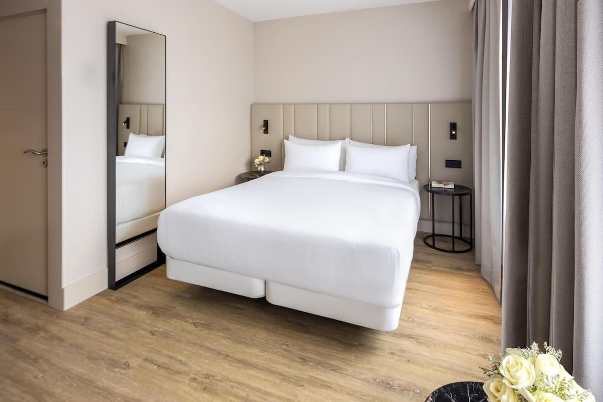 Minibar, in-room safe, desk, blackout drapes