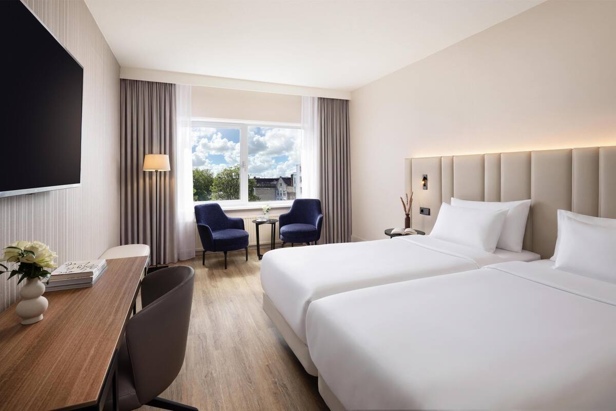 Standard Room (Courtyard) | Minibar, in-room safe, desk, blackout drapes