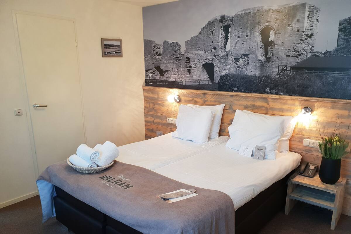 Desk, free WiFi, bed sheets