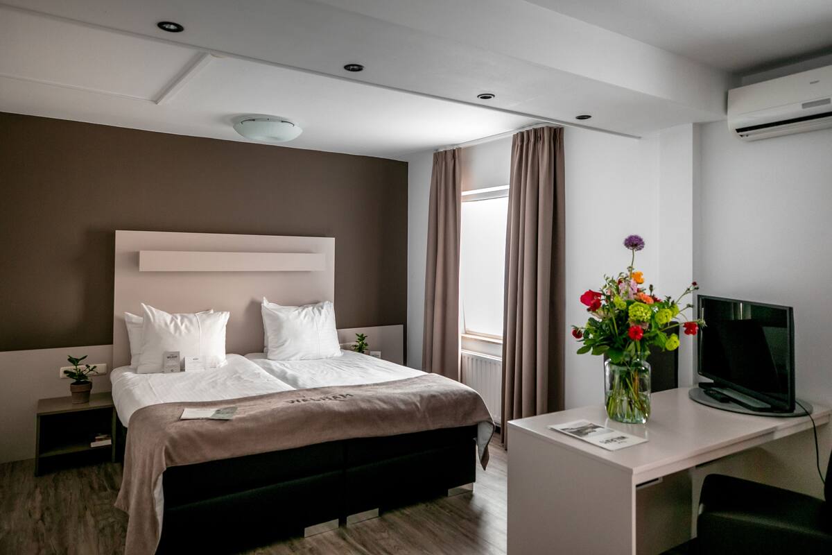 Desk, free WiFi, bed sheets