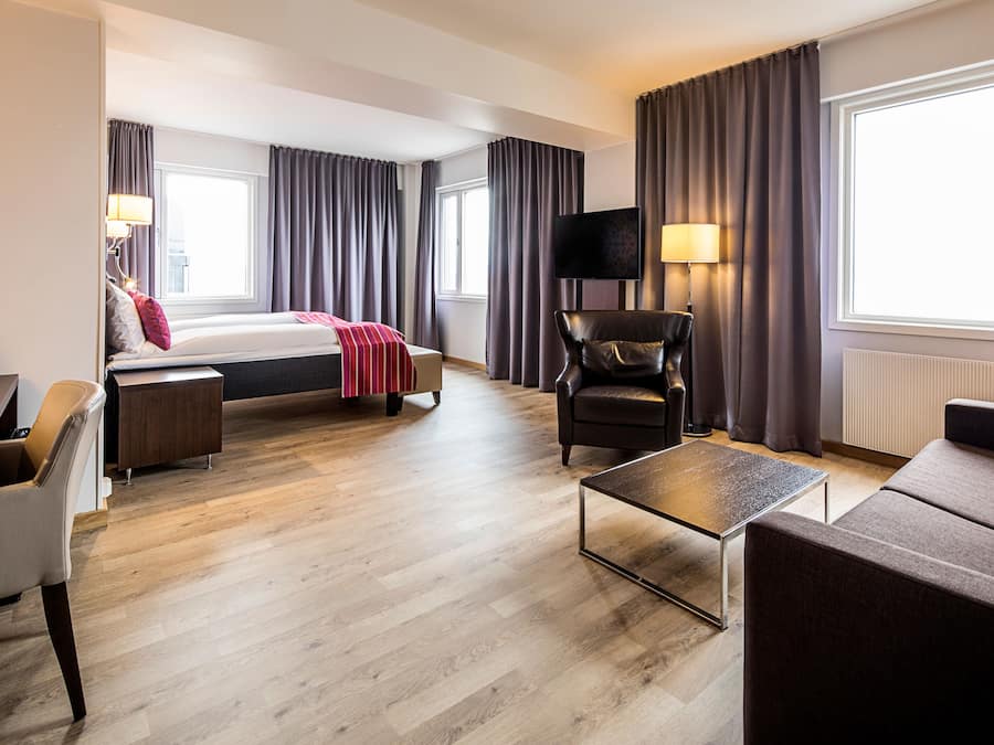 Allergitestet sengetøy, senger med overmadrass og blendingsgardiner