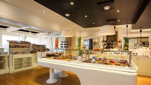 朝食 (ビュッフェ)、毎日提供 (有料)