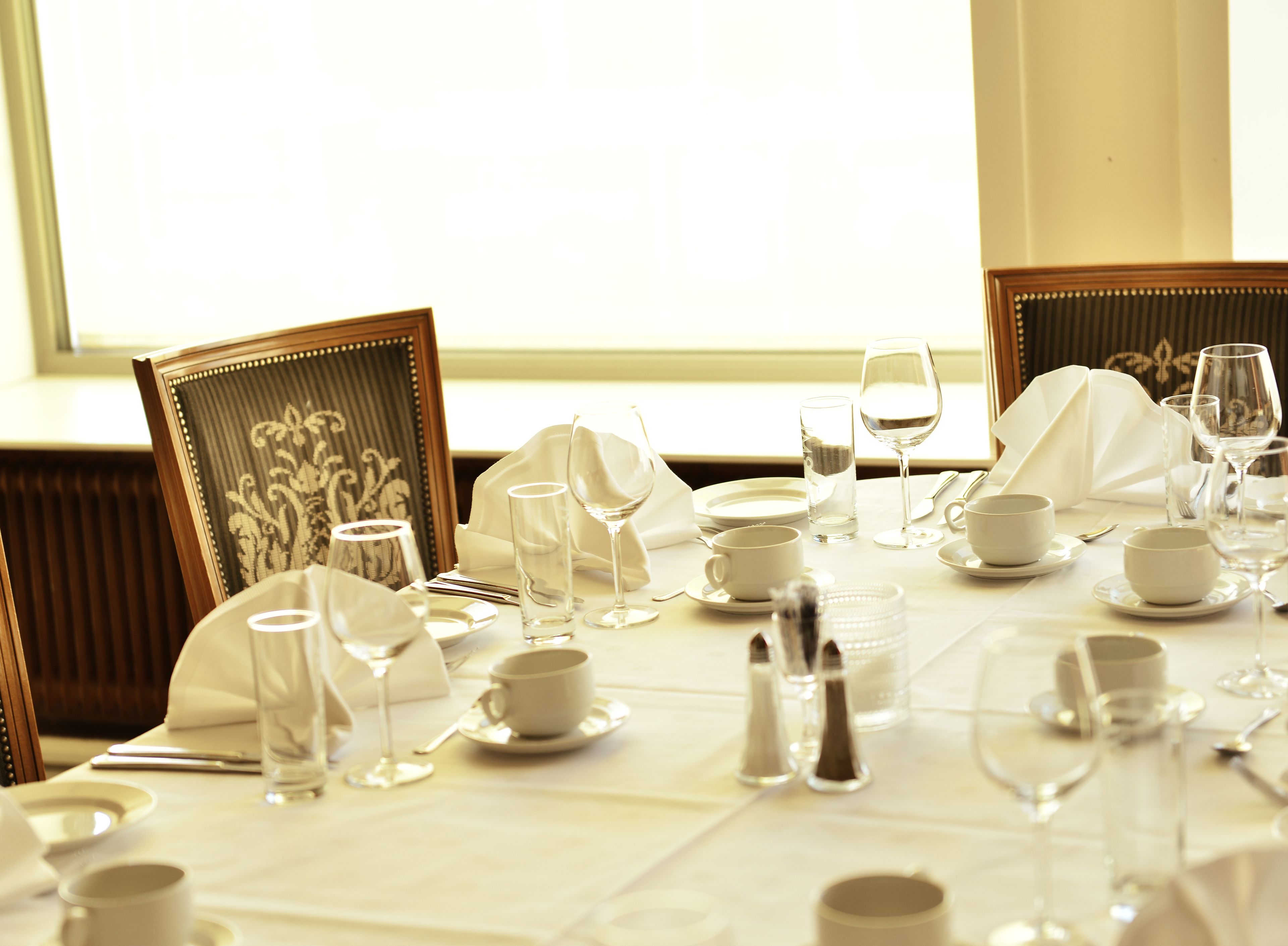 Se sirven desayunos, almuerzos y cenas; cocina local