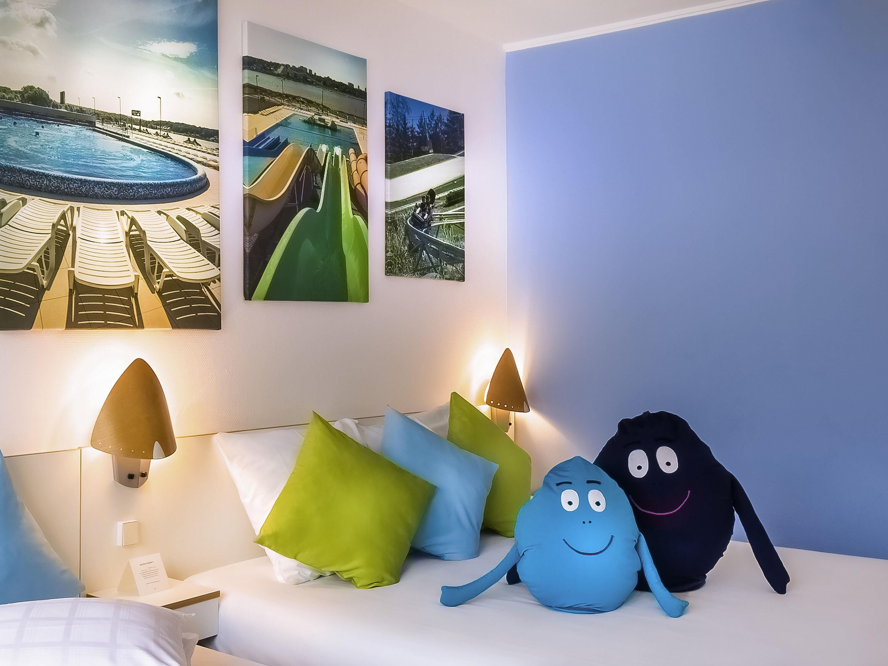 Room, 1 Double Bed | Desk, blackout drapes, free cribs/infant beds, free WiFi