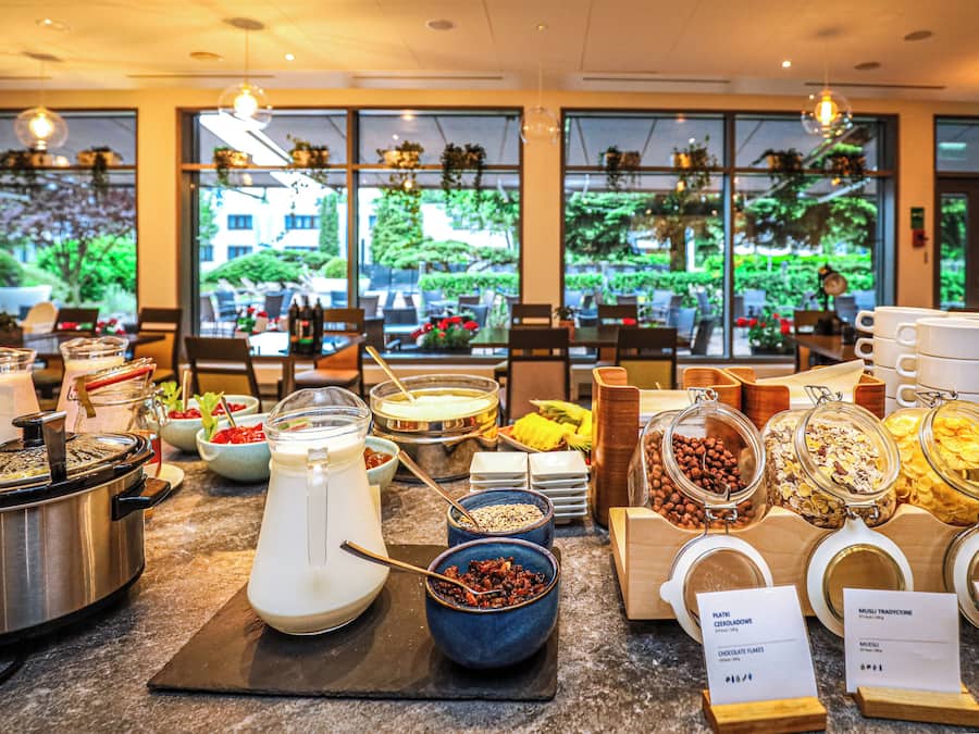 Daily buffet breakfast (PLN 70 per person)