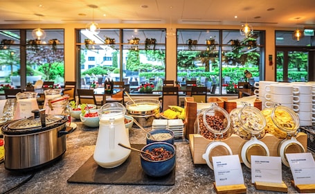 Se ofrece un desayuno bufé todos los días (70 PLN por persona). Novotel Poznan Malta
