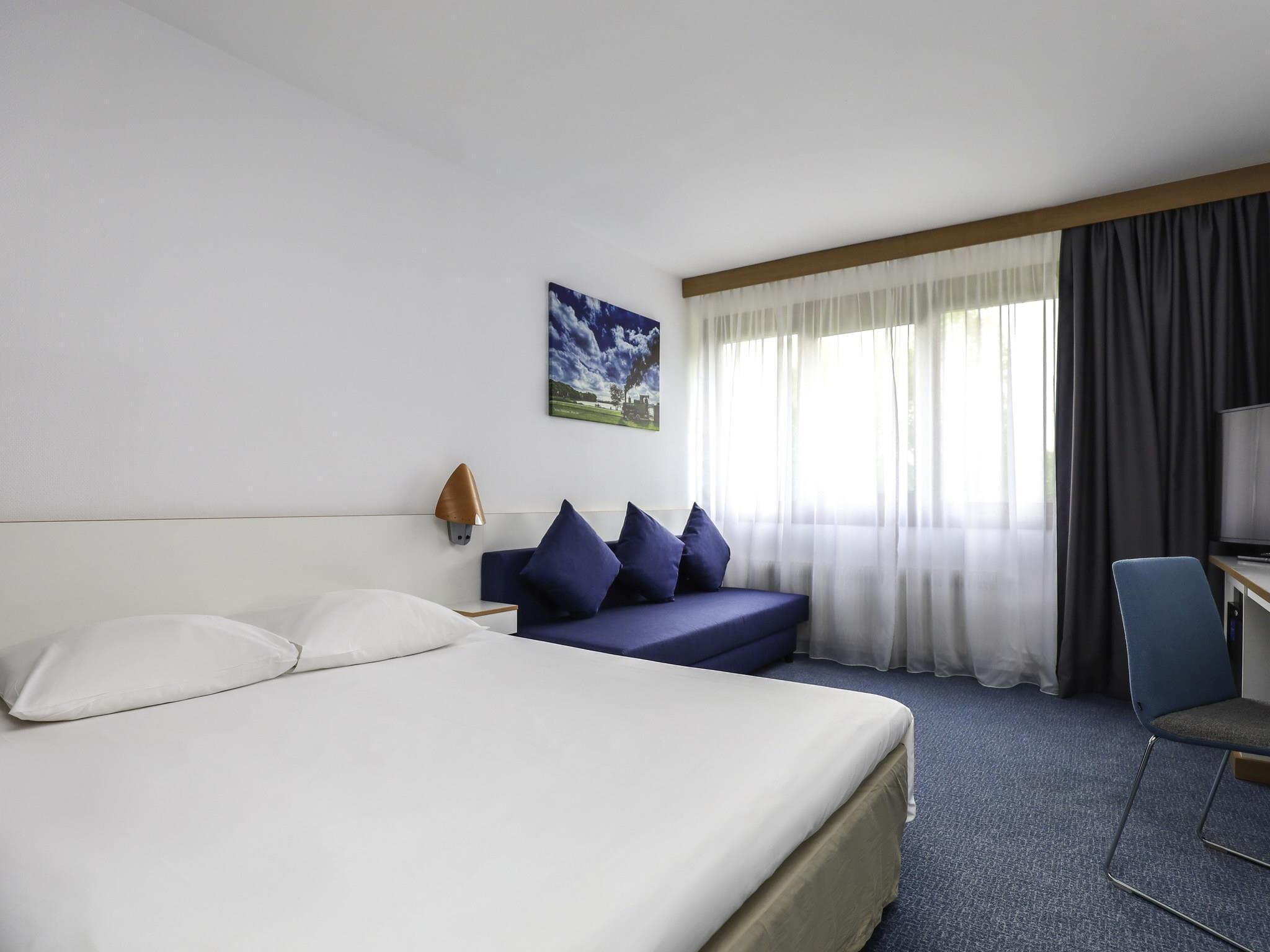 Classic Room, 1 Queen Bed with Sofa bed | Desk, blackout drapes, free cribs/infant beds, free WiFi