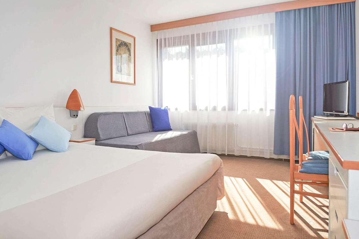 Desk, blackout drapes, free cribs/infant beds, free WiFi