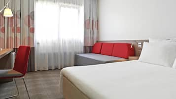 Superior-Zimmer, 1 Doppelbett und Schlafsofa | Schreibtisch, Verdunkelungsvorhänge, Bügeleisen/Bügelbrett