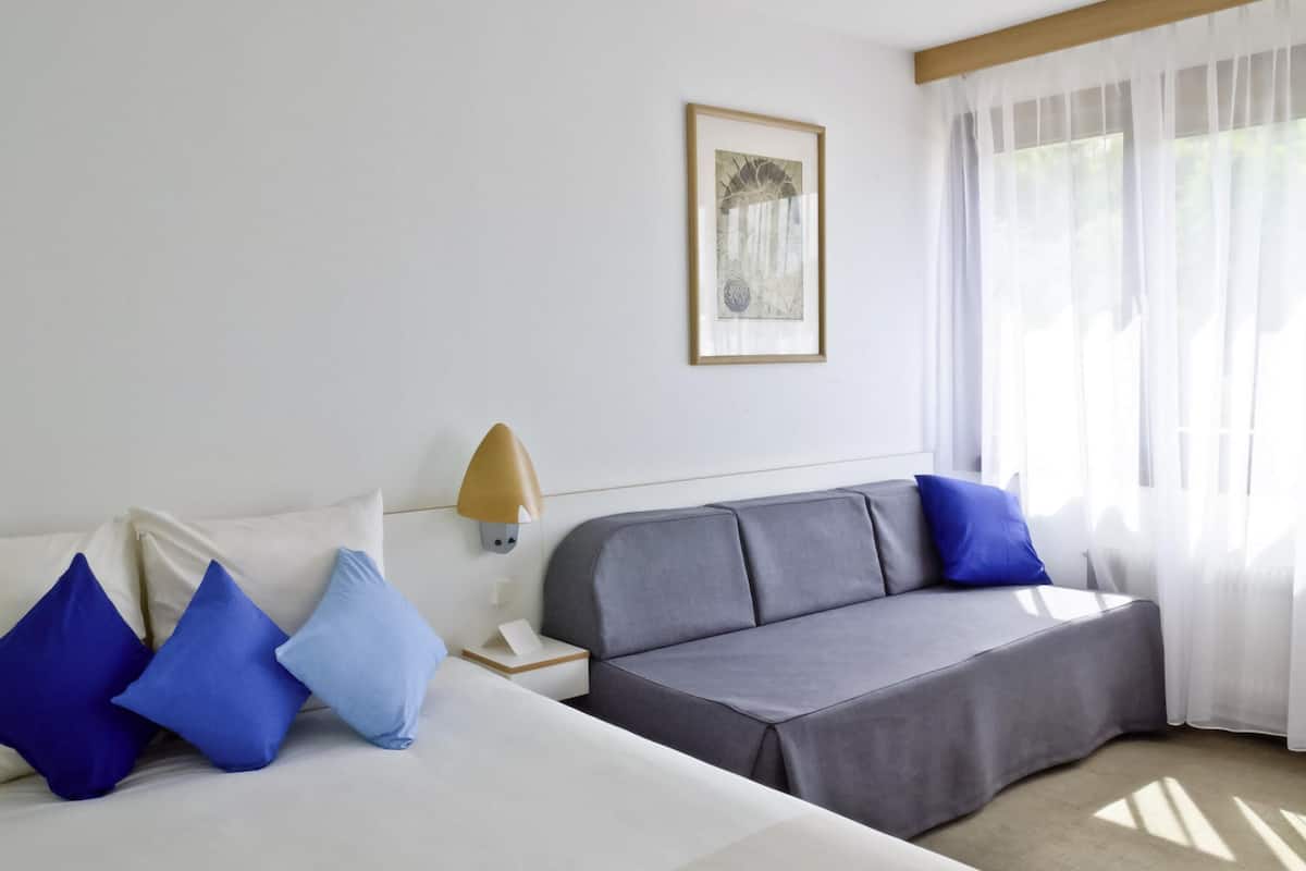 Standard Room, 1 Double Bed with Sofa bed | Desk, blackout curtains, free cots/infant beds, free WiFi