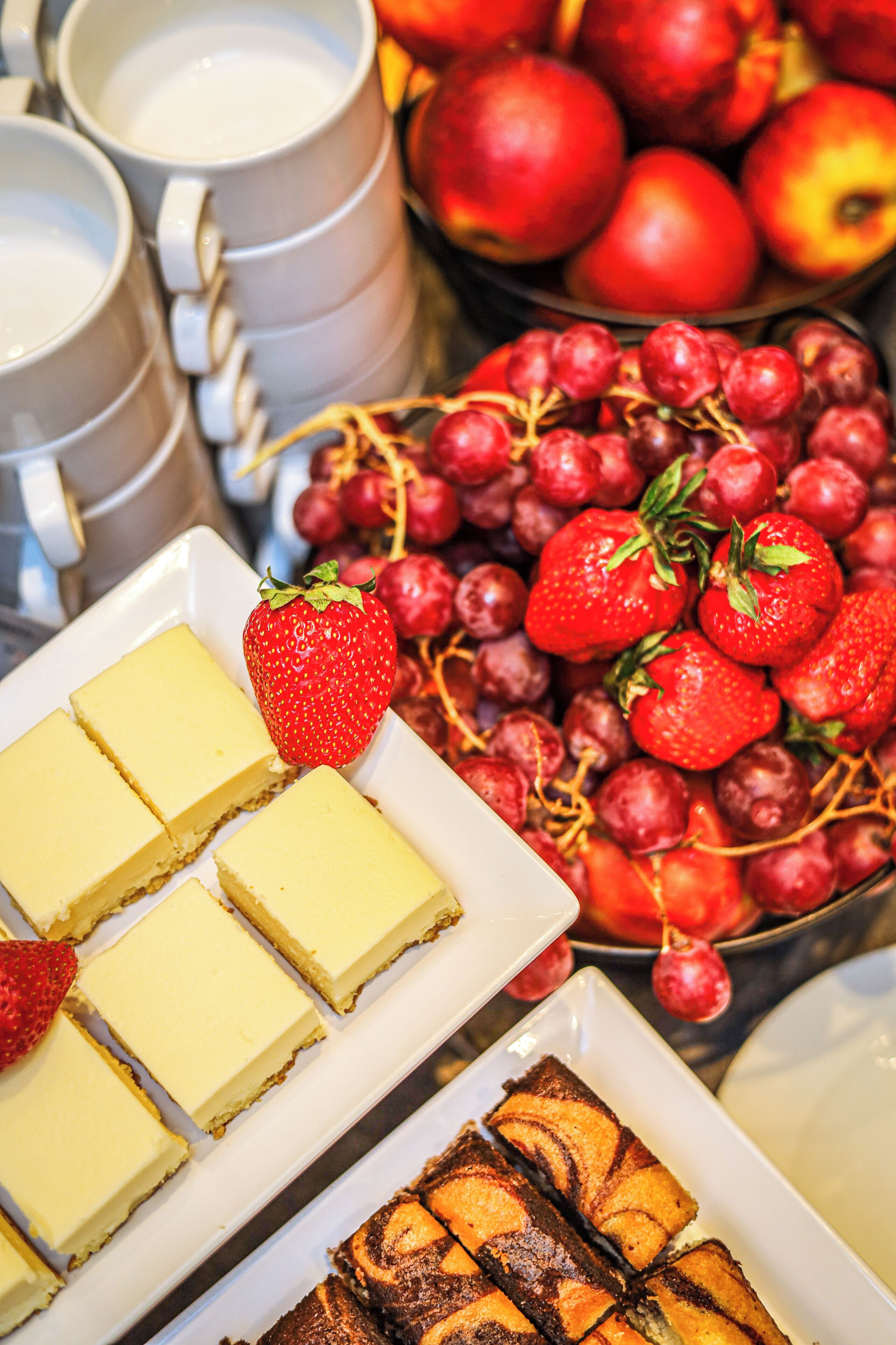 daily buffet breakfast (pln 67 per person)