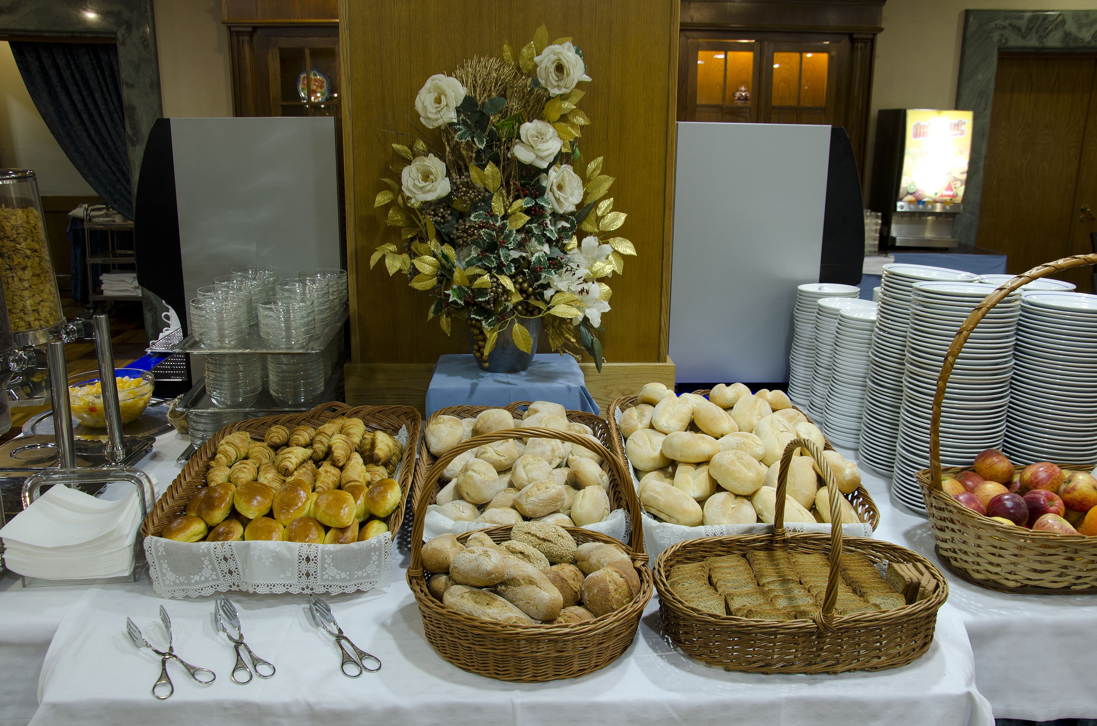 Daily English breakfast (EUR 11 per person)