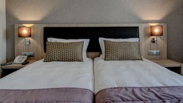 Executive Twin Room | In-room safe, desk, blackout curtains, soundproofing