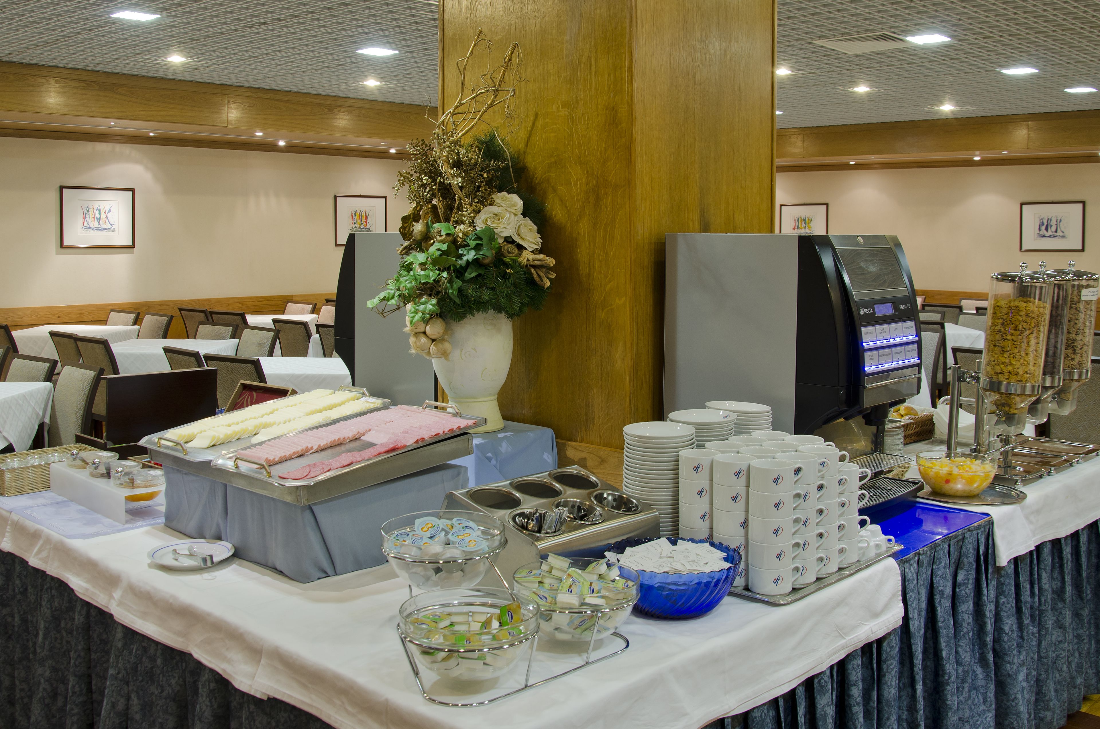 فطور إنجليزي يوميًا بتكلفة قدرها (11 EUR للشخص)