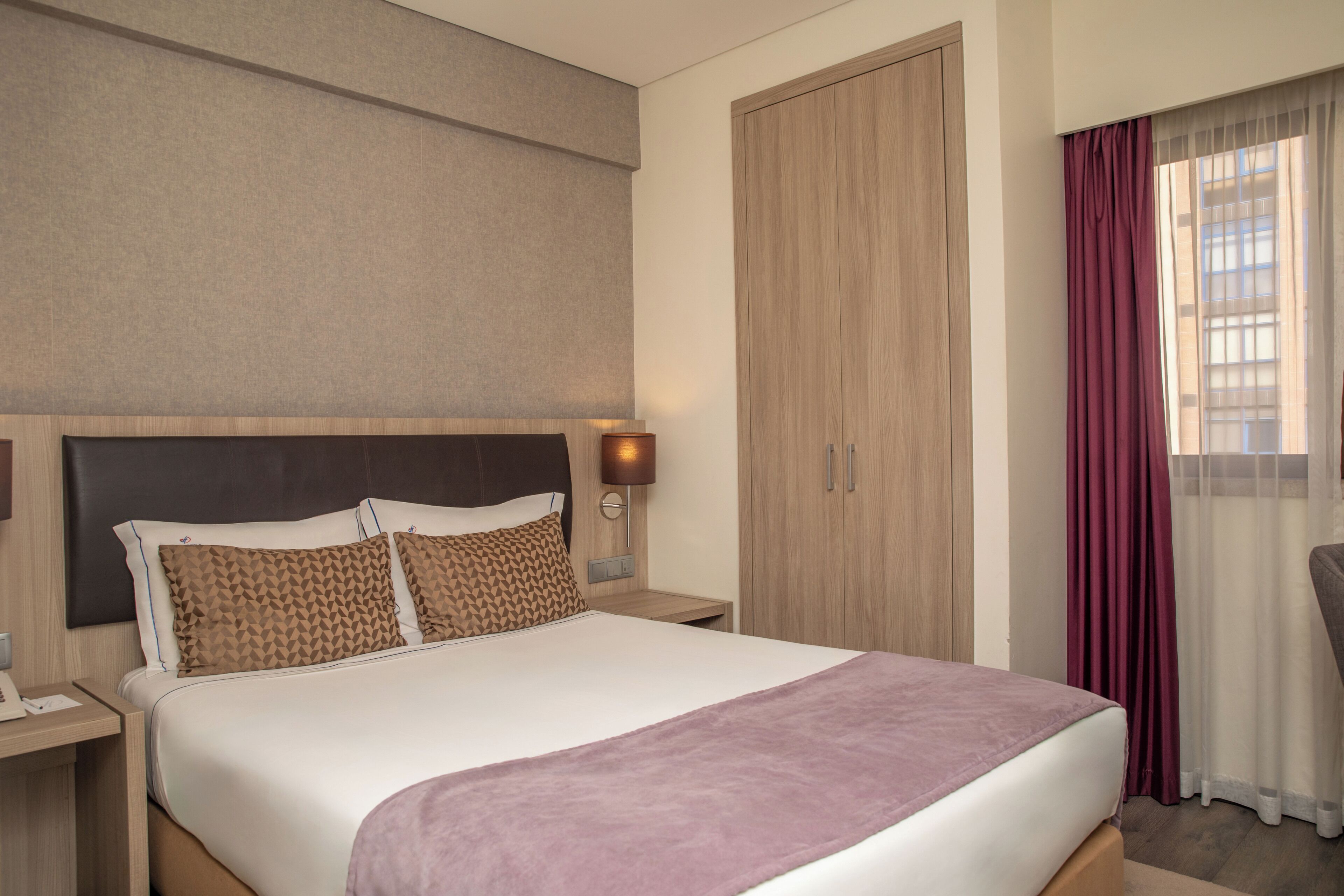 Executive Single Room | In-room safe, desk, blackout drapes, soundproofing